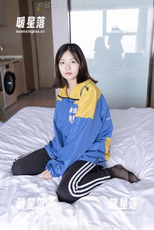 BoBoSocks袜啵啵-瑶瑶 BoBoSocks袜啵啵 - 瑶瑶和她的帆布鞋,美图凝聚了那些不曾说出口的顽皮与放松。
