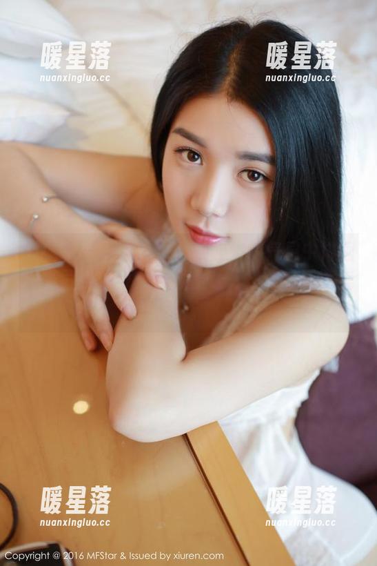 MFStar模范学院 - 在奶牛的气息中徘徊，兜豆靓Youlina献上让人放松的写真美图。