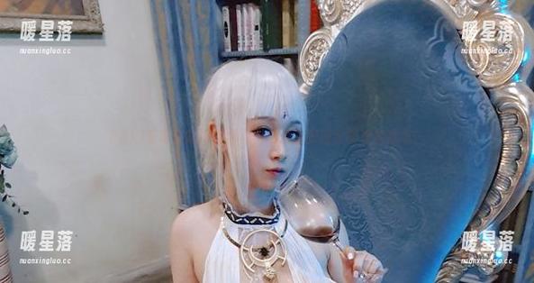 PAKI草莓酱和她的网袜，贴心的美图套图等你来瞧！
