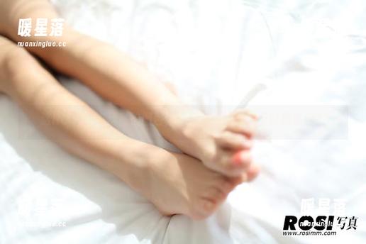 ROSI写真 这ROSI的肉丝私拍图包,背影意外给力!何时照来的?