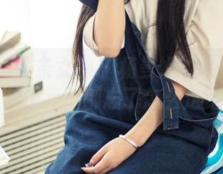 TouTiao头条女神 - 杨曼妮的私房长腿展,难道我们都忘了怎么走路?