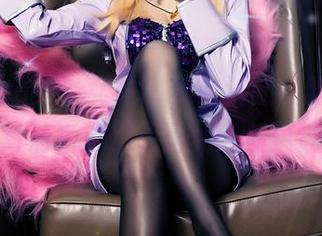 TouTiao头条女神 - 梁芮溪的校服写真，图片清晰不过无圣光气质更迷！