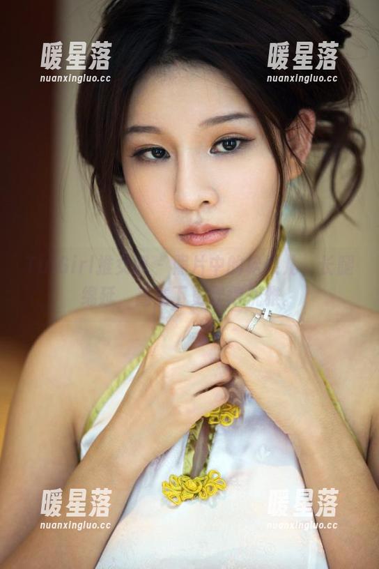 TuiGirl推女郎-松果儿 TuiGirl推女郎 - 照片中的松果儿,长腿绵延,高清下更显得优雅。
