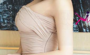 UGirls尤果网 – 阿依努尔瓦娅这次的美图，修女也有“大反转”？完全不一样的感觉！