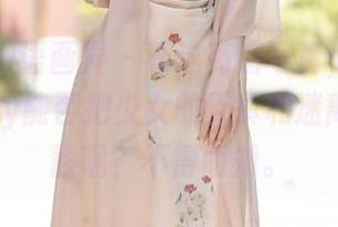 XIAOYU语画界 – 看这高清写真，绯月樱-Cherry能否把少女的天真和迷离兼容并蓄呢？不得而知。