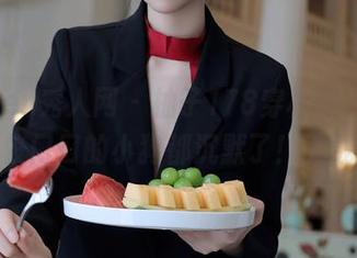 Xiuren秀人网 - 柚子178穿校服,帅气得连校门口的小狗都沉默了!下载吧!
