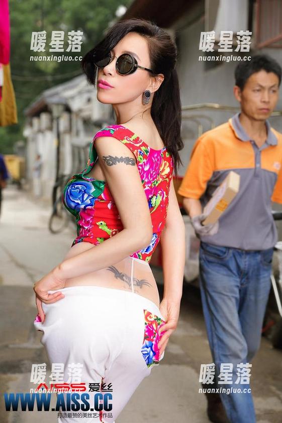 aiss - 美图分享：索菲的孤单等待，不会让你失望