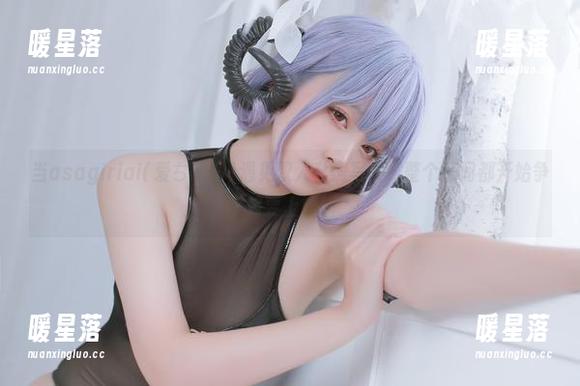 当asagiriai(爱ちゃん)遇见双人私房写真，整个房间都开始争着要上镜！