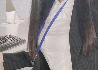 蹲下来看shimo霜月的爱宕女仆,才发现照片里的优雅原来是这么不容易!