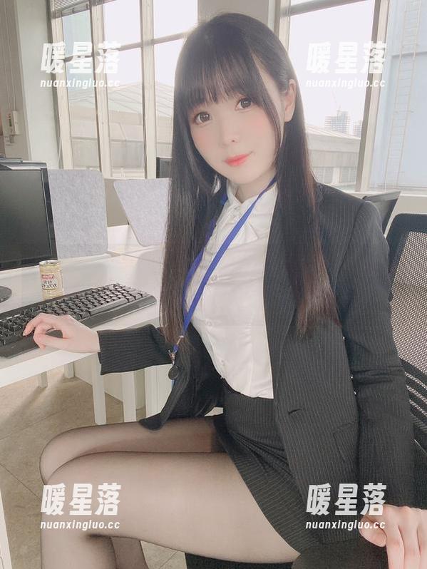 蹲下来看shimo霜月的爱宕女仆，才发现照片里的优雅原来是这么不容易！