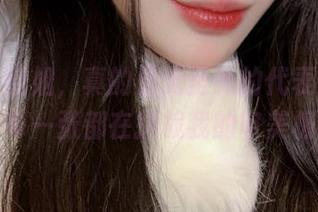 九言的空姐,真的是无圣光的代表,图包里的每一张都在挑战我的审美极限。