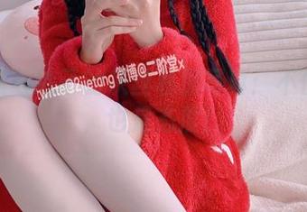 二阶堂宅绘子的灰丝私房写真：不仅是腿，也是态度！