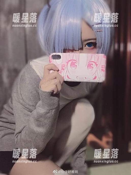 佳佳好难啊 佳佳好难啊的少女图包:没有圣光,只有无尽的心事