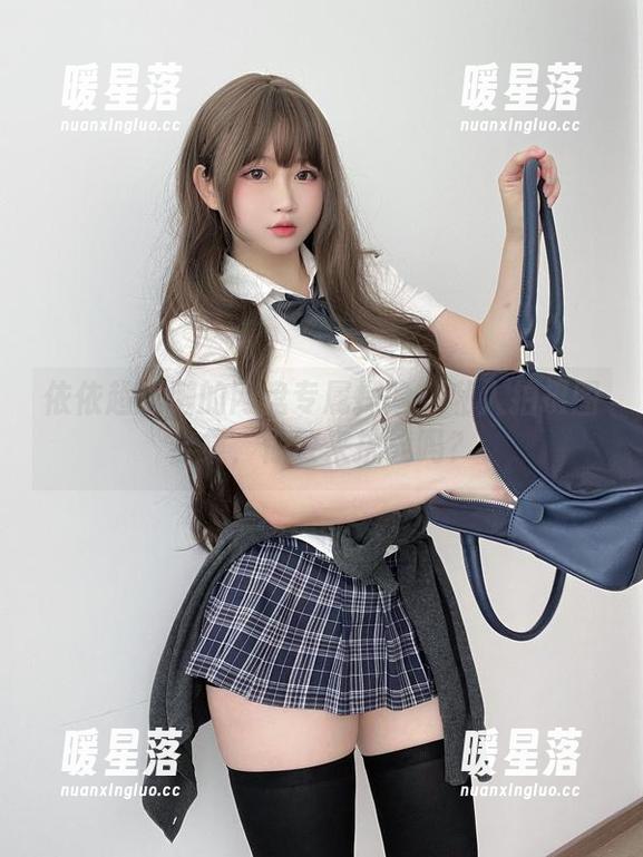 依依超级懒 依依超级懒的网盘专属探险:私人拍摄图合集,你敢来挑战吗?