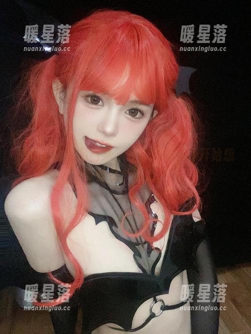 倦倦喵的作品合集，鱼骨胸衣，我开始想象她是个海妖。