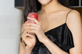 克拉女神 - 你的秋冬搭配导师来了，快来看这张菲菲的毛衣图片！
