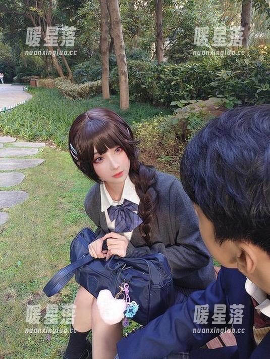 凉凉子 新的制服更新又撩人了!凉凉子的写真集能不能别那么吸引眼球?