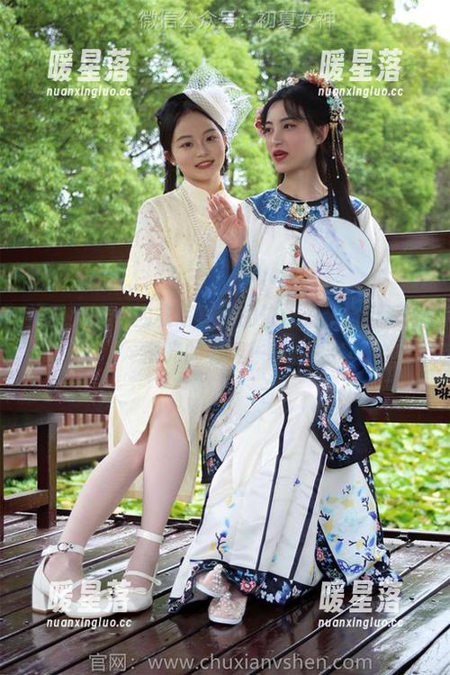 初夏女神-依依 初夏女神 - 内衣写真界的依依,亲自上演无圣光的羞涩一幕。
