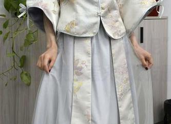 初夏女神 - 142条高清“比基尼”,柒柒的美腿套图竟然惹火了朋友圈!