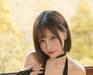最新水着图册发布，千夜未来又来继续她的美丽游泳池之旅了。