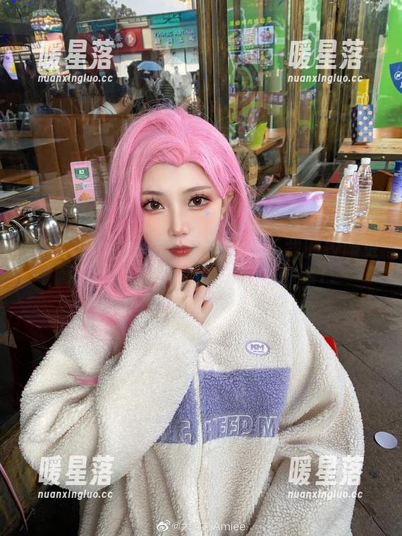 大肉丸Amiee说：没有圣光，我的校服更真实！美图，是我的超级助手！