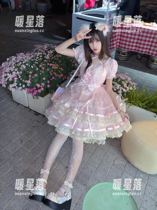 妖君白研 妖君白研和兽耳阿米娅,图包用下载就能把快乐带回家。