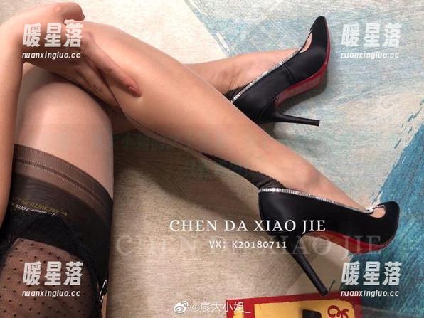微密圈 - 宸大小姐的护士形象，咱们一点圣光都不需要，只有美图！