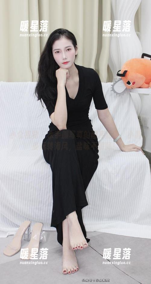 小众视觉-小薯条 小众视觉 - 水手服写真的图库历险:小薯条玩转海风,盐味不解释!