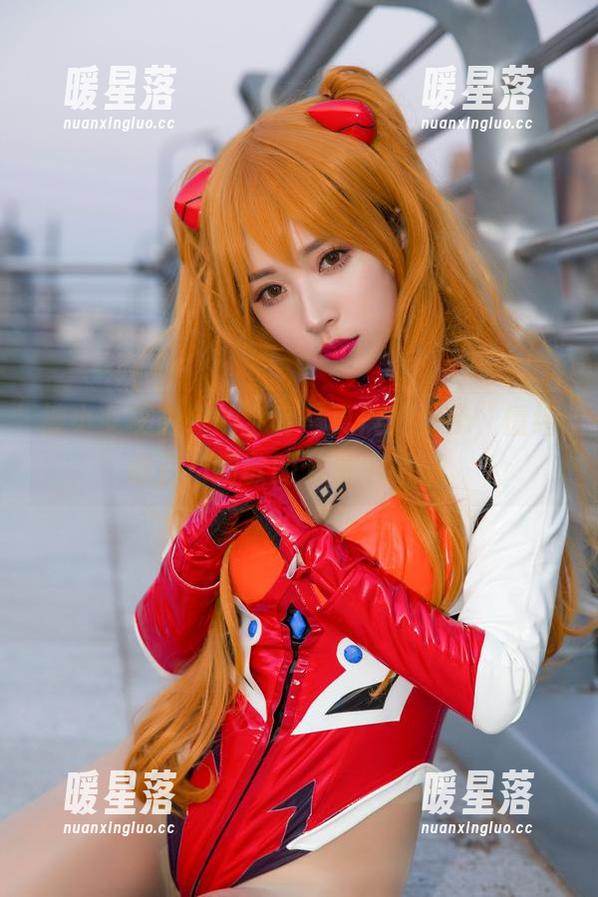 小女巫露娜 被小女巫露娜的全套写真震撼到了,情绪像在幻阙歌的节奏中摇摆。