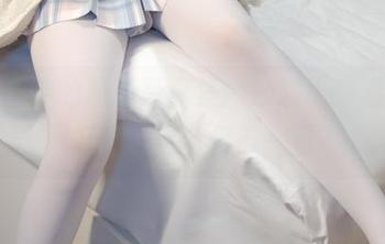 少女秩序的最新写真集:沙发上的黑丝,好吧,这个值得一看