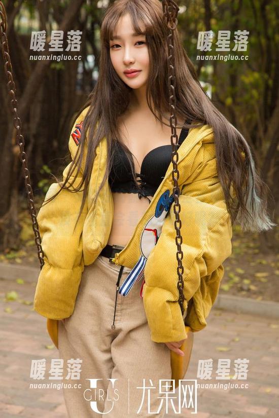 尤果网-美替 尤果网 - 美替在瑜伽垫上的全套写真,有没有坐直会看起来更好呢?