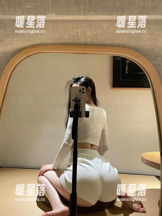 左公子666 微密圈 - 左公子666,泳池里的福利原图,不免费可就不划算了!