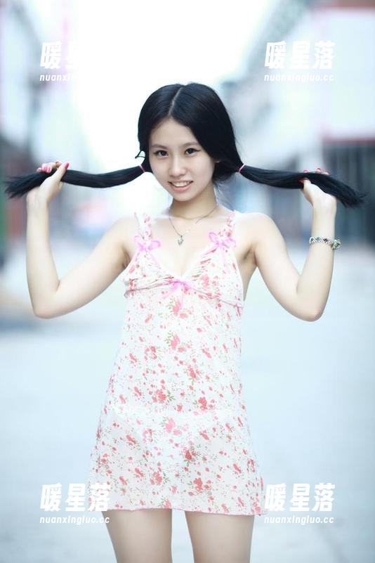 推女神-Luvian本能 推女神 - Luvian本能的美足写真,完美的大腿线条打call!