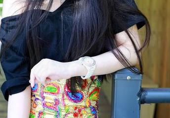 推女神 – 绮里嘉Ula发哨了，快去网盘抓住这个女孩！