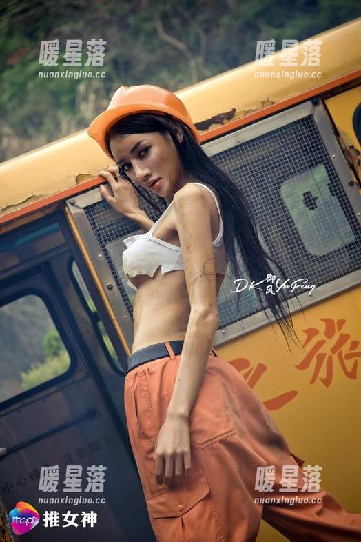 推女神-苏糯米 推女神 - 免费图册里的苏糯米,让我以为撞见学姐在图书馆打游戏!