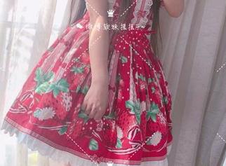我观察到，浴室是个天然的背景，摇摇乐yoyo的美图合集太会拍啦，怎么总有趣？