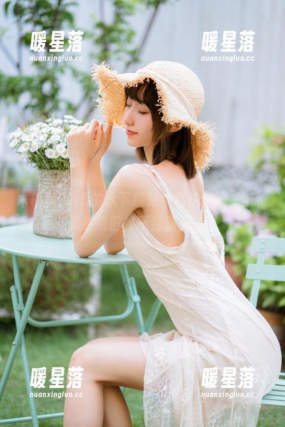 木棉棉OwO的水下摄影：私拍的这一刻，果然依旧找不到重力感。