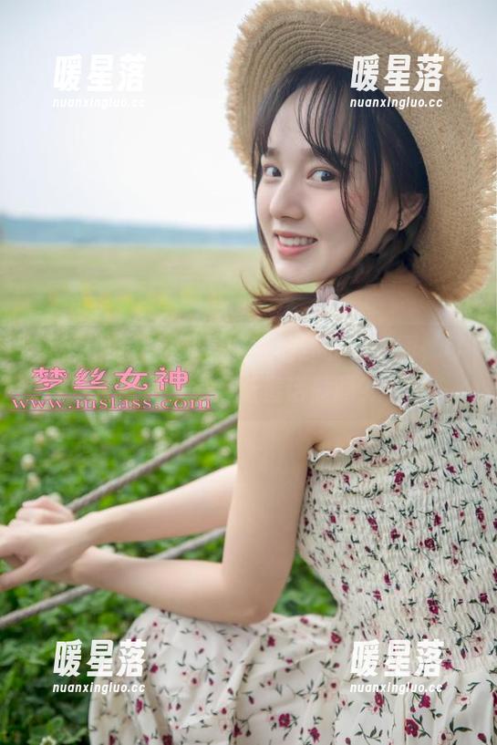 梦丝女神 - 这就是晓晓的连衣裙美图，可以再多来点羞羞话题吗？