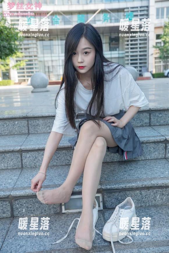 梦丝女神 - 夏天的苏柔图库，不经意间的一瞥让人心生暖意