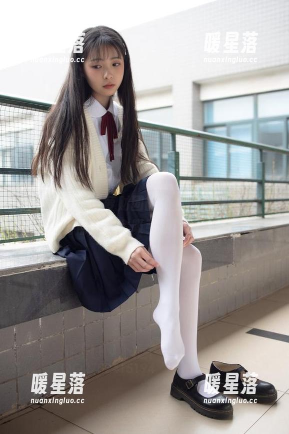 森萝财团 免费写真?森萝财团的公主妹妹丝袜秀,仿佛在拼命吸引我的眼球。