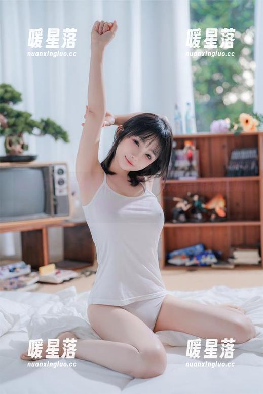 樱井宁宁最新黑白COS，似乎黑的物理属性都减弱了？