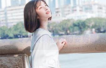 在线图集:河豚抚子在瑜伽垫上与重力抗争,令人啧啧称奇的姿势哦。