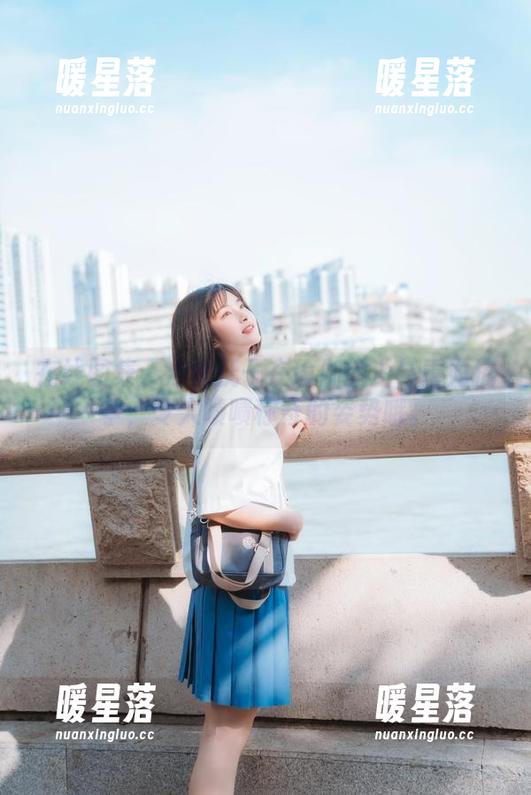 河豚抚子 在线图集:河豚抚子在瑜伽垫上与重力抗争,令人啧啧称奇的姿势哦。