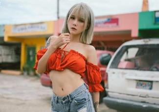 波萝社 – 吊带写真里的柳侑绮，套图设计得太会玩了，百看不厌。