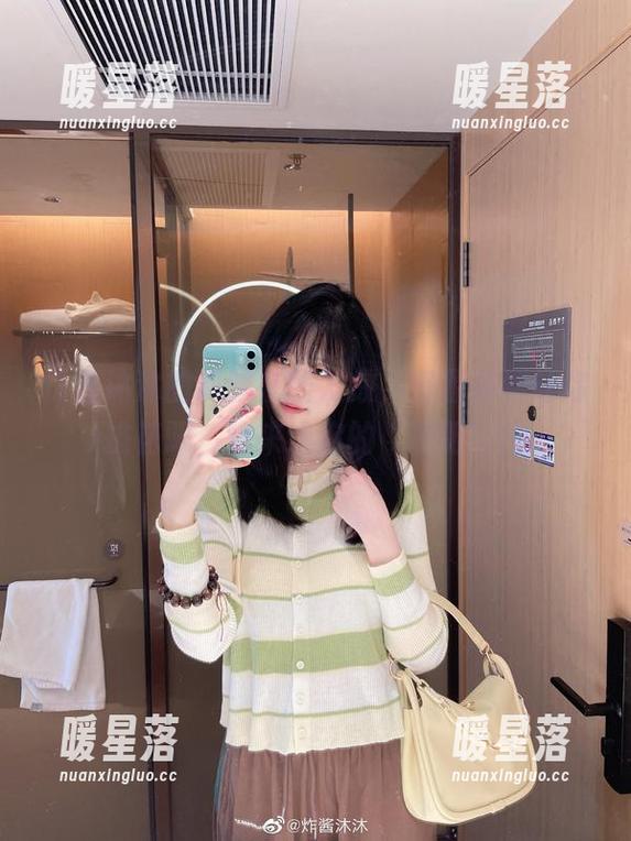炸酱沐沐的制服在线发放，资源多到让你挑花眼，快来选你的“班服”！