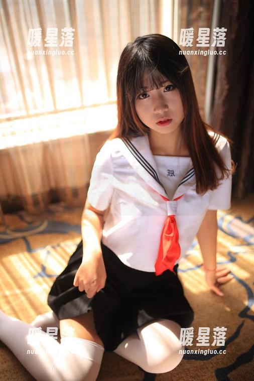 猫九酱 今天的猫九酱制服套图更新,感觉眼睛都在冒光,哈哈哈