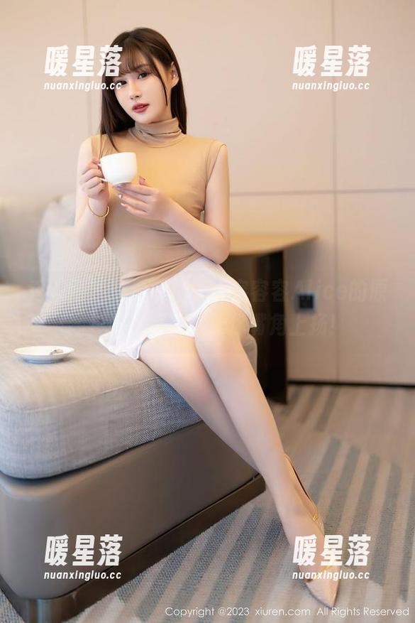 秀人网-容容容Alice 秀人网 - 别再犹豫了,容容容Alice的原图长腿,目测会让你嘴角上扬!