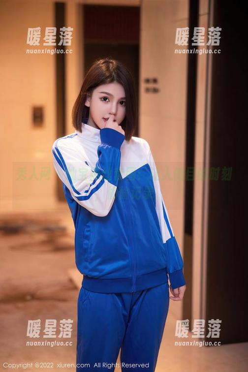 秀人网-灿宝 秀人网 - 灿宝黑丝套图:让人侧目的时刻,偷偷记录