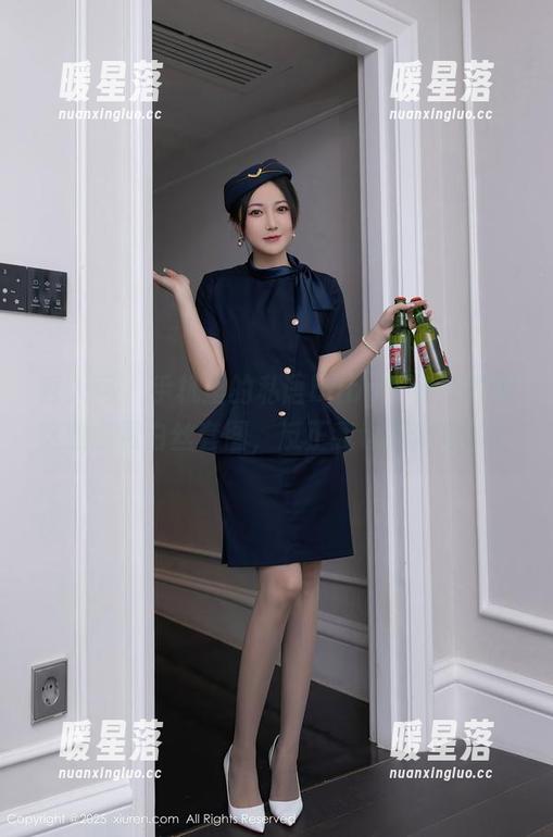秀人网 - 手机里的私语baby：快来领取这组免费白丝套图，反正我也是偷来的！