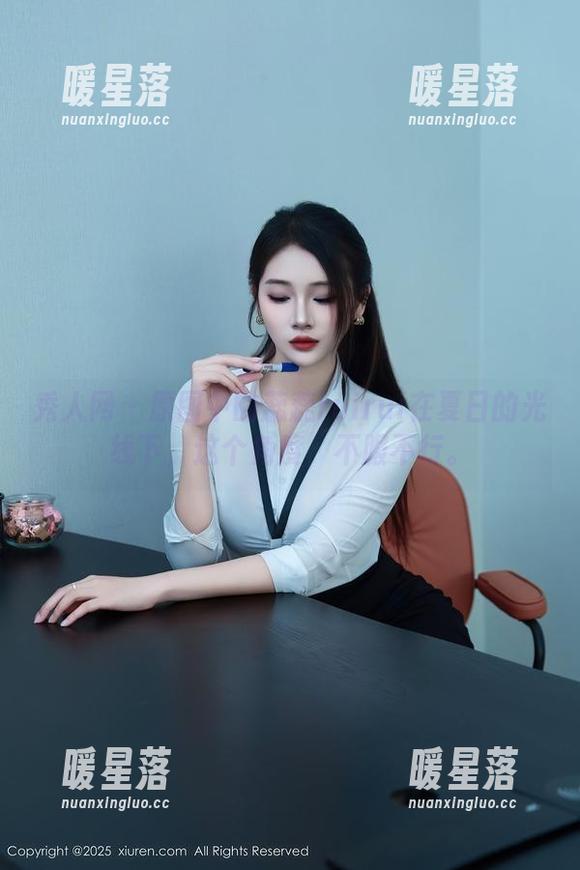 秀人网-蕊蕊ruirui 秀人网 - 原图中的蕊蕊ruirui在夏日的光线下,这个角度,不服不行。